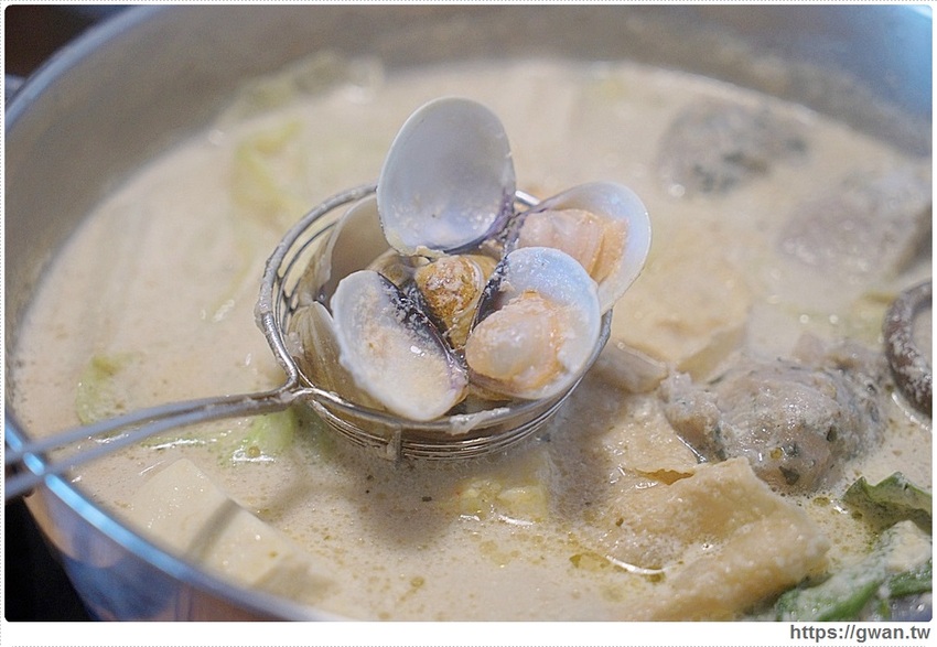 養鍋東英店中午開鍋囉!!大肉哥最低49元給你加倍肉量,菜盤還可以換肉肉呦