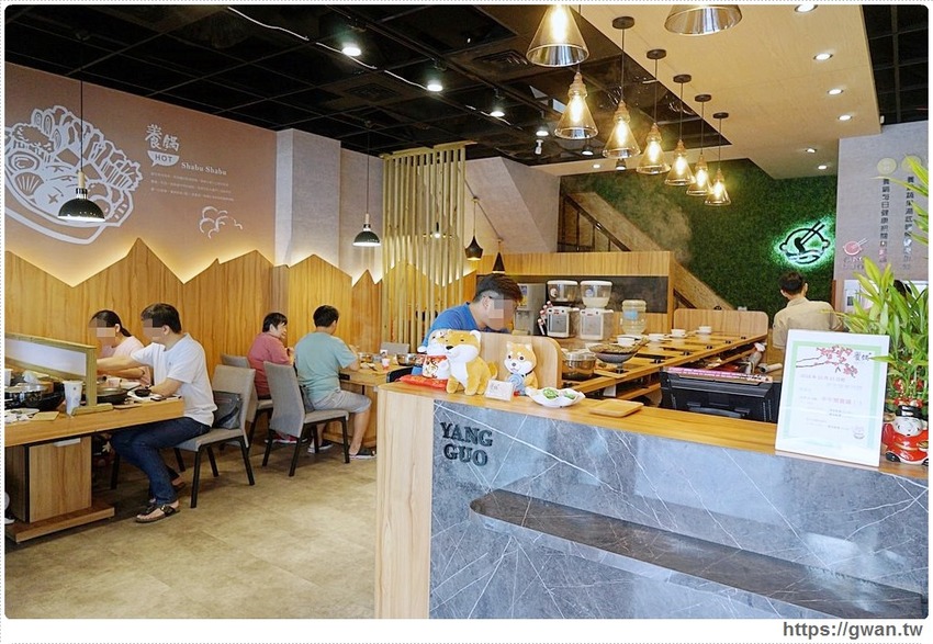 養鍋東英店中午開鍋囉!!大肉哥最低49元給你加倍肉量,菜盤還可以換肉肉呦