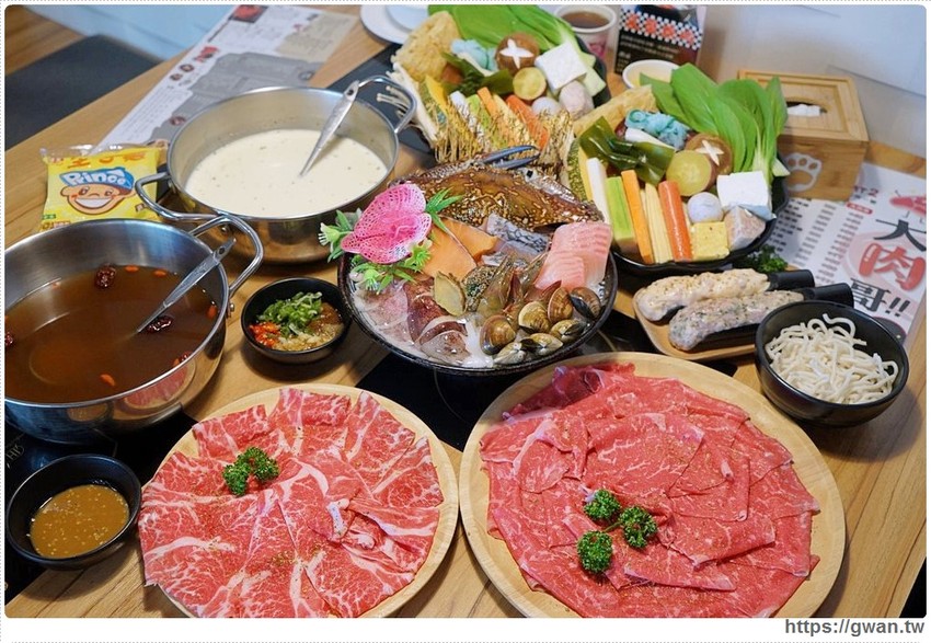 養鍋東英店中午開鍋囉!!大肉哥最低49元給你加倍肉量,菜盤還可以換肉肉呦