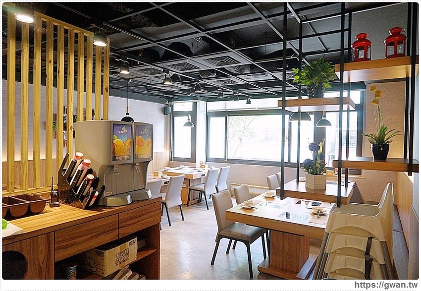 養鍋東英店中午開鍋囉!!大肉哥最低49元給你加倍肉量,菜盤還可以換肉肉呦