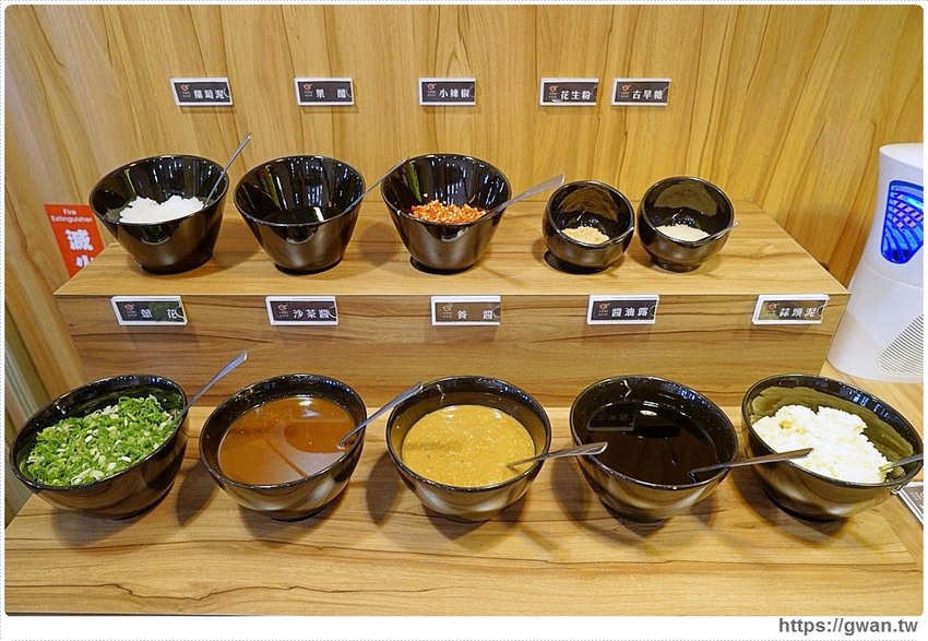 養鍋東英店中午開鍋囉!!大肉哥最低49元給你加倍肉量,菜盤還可以換肉肉呦