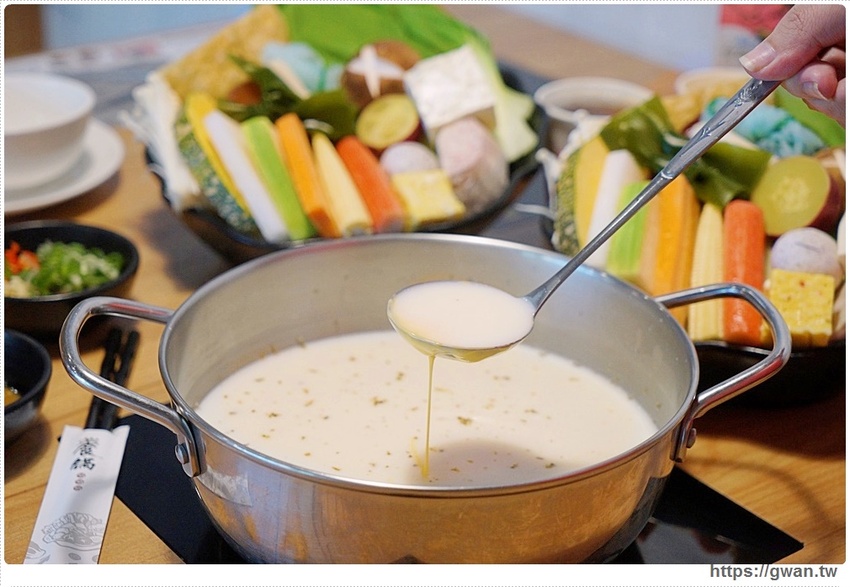 養鍋東英店中午開鍋囉!!大肉哥最低49元給你加倍肉量,菜盤還可以換肉肉呦