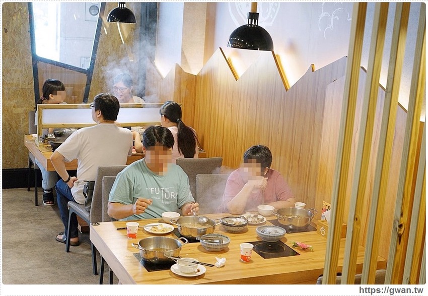 養鍋東英店中午開鍋囉!!大肉哥最低49元給你加倍肉量,菜盤還可以換肉肉呦