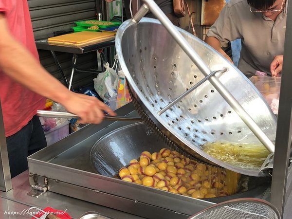 小8三色地瓜球(大慶店):台中美食│小8三色地瓜球〃一開賣就大排長龍的三色地瓜球,酥脆又大顆~