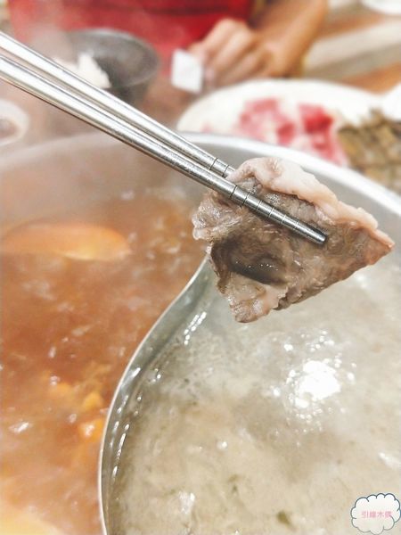 [嘉義食記]瀧厚鍋物│環遊世界的和牛，為你滿盛手臂寬直徑肉盤，敬瘋狂的餐桌風景。蛤蜊爆爆鍋引燃海洋。獨特厚切手法平價高級肉。50盎司大胃王挑戰。