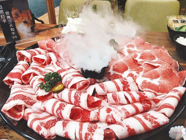 [嘉義食記]瀧厚鍋物│環遊世界的和牛，為你滿盛手臂寬直徑肉盤，敬瘋狂的餐桌風景。蛤蜊爆爆鍋引燃海洋。獨特厚切手法平價高級肉。50盎司大胃王挑戰。