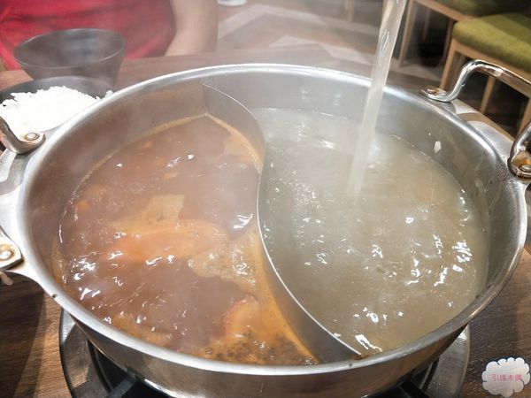 [嘉義食記]瀧厚鍋物│環遊世界的和牛，為你滿盛手臂寬直徑肉盤，敬瘋狂的餐桌風景。蛤蜊爆爆鍋引燃海洋。獨特厚切手法平價高級肉。50盎司大胃王挑戰。