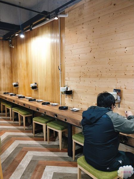 [嘉義食記]瀧厚鍋物│環遊世界的和牛，為你滿盛手臂寬直徑肉盤，敬瘋狂的餐桌風景。蛤蜊爆爆鍋引燃海洋。獨特厚切手法平價高級肉。50盎司大胃王挑戰。