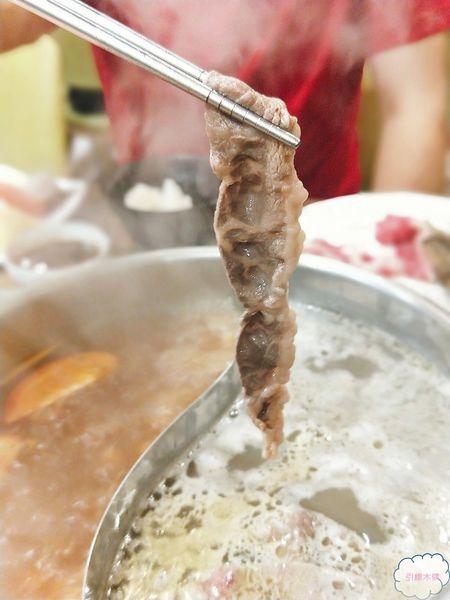 [嘉義食記]瀧厚鍋物│環遊世界的和牛，為你滿盛手臂寬直徑肉盤，敬瘋狂的餐桌風景。蛤蜊爆爆鍋引燃海洋。獨特厚切手法平價高級肉。50盎司大胃王挑戰。