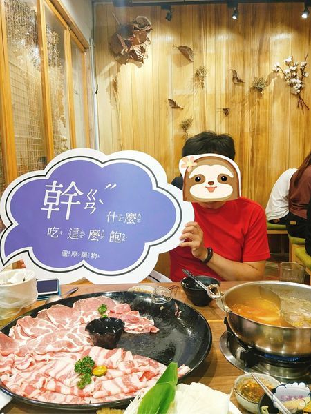 [嘉義食記]瀧厚鍋物│環遊世界的和牛，為你滿盛手臂寬直徑肉盤，敬瘋狂的餐桌風景。蛤蜊爆爆鍋引燃海洋。獨特厚切手法平價高級肉。50盎司大胃王挑戰。