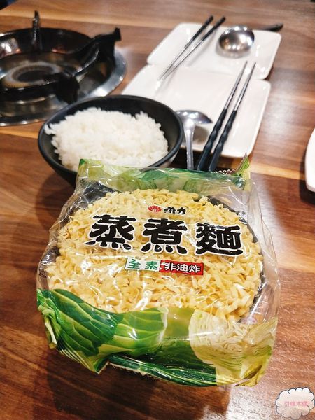 [嘉義食記]瀧厚鍋物│環遊世界的和牛，為你滿盛手臂寬直徑肉盤，敬瘋狂的餐桌風景。蛤蜊爆爆鍋引燃海洋。獨特厚切手法平價高級肉。50盎司大胃王挑戰。