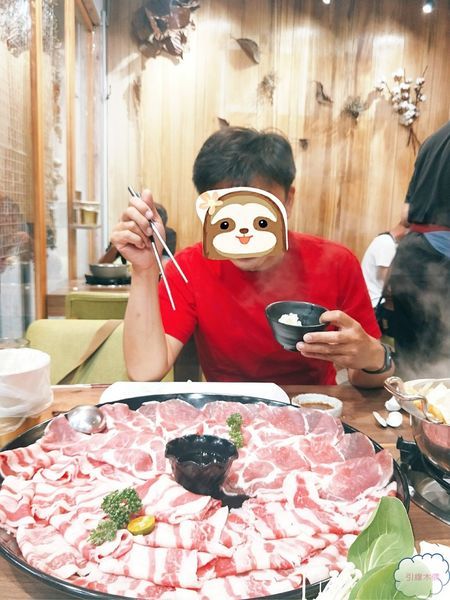 [嘉義食記]瀧厚鍋物│環遊世界的和牛，為你滿盛手臂寬直徑肉盤，敬瘋狂的餐桌風景。蛤蜊爆爆鍋引燃海洋。獨特厚切手法平價高級肉。50盎司大胃王挑戰。