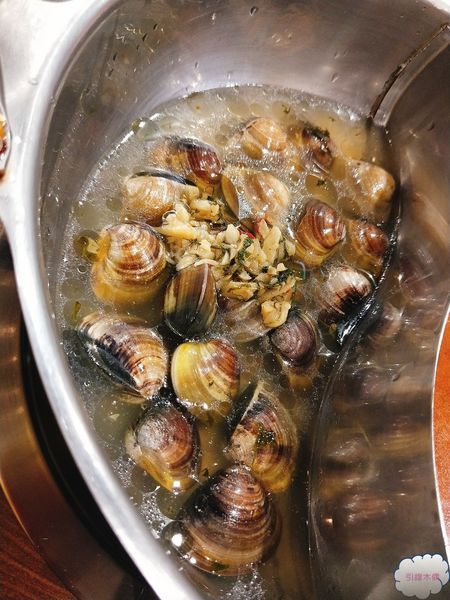 [嘉義食記]瀧厚鍋物│環遊世界的和牛，為你滿盛手臂寬直徑肉盤，敬瘋狂的餐桌風景。蛤蜊爆爆鍋引燃海洋。獨特厚切手法平價高級肉。50盎司大胃王挑戰。