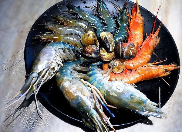 嘴秋鍋物：【三重火鍋】嘴秋鍋物 多種新鮮肉品 / 海鮮可選擇．選擇多元且超平價