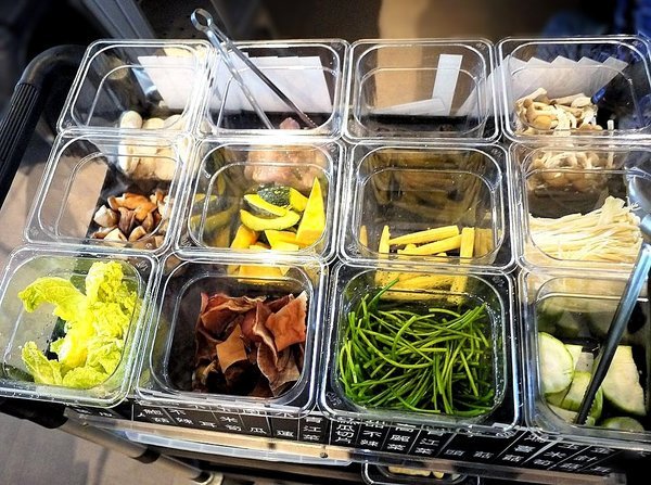 嘴秋鍋物：【三重火鍋】嘴秋鍋物 多種新鮮肉品 / 海鮮可選擇．選擇多元且超平價