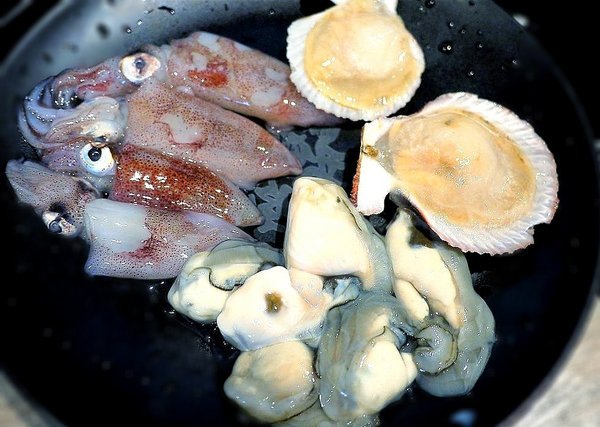 嘴秋鍋物：【三重火鍋】嘴秋鍋物 多種新鮮肉品 / 海鮮可選擇．選擇多元且超平價