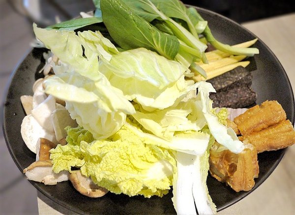 嘴秋鍋物：【三重火鍋】嘴秋鍋物 多種新鮮肉品 / 海鮮可選擇．選擇多元且超平價