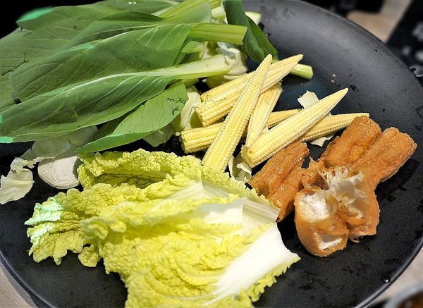 嘴秋鍋物：【三重火鍋】嘴秋鍋物 多種新鮮肉品 / 海鮮可選擇．選擇多元且超平價