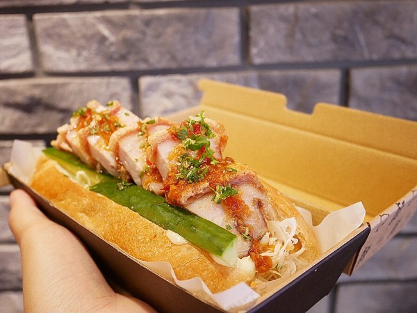 酷皮脆燒肉潛艇堡:酷皮脆燒肉潛艇堡-台中一中新興小吃 特色輕食份量大 原料用心且品質高 各口味都讓人喜歡