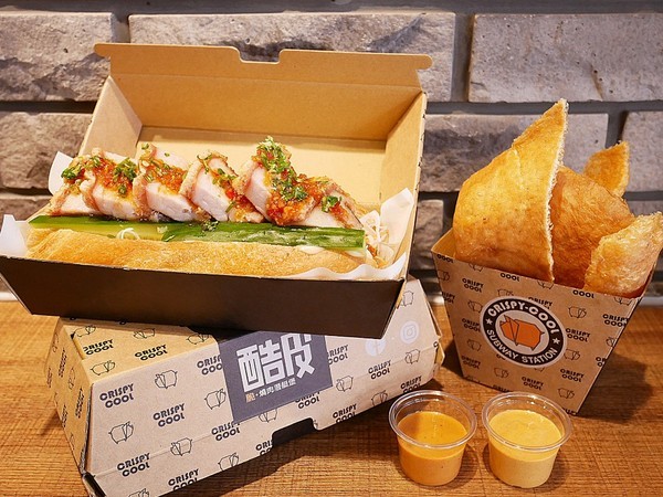 酷皮脆燒肉潛艇堡:酷皮脆燒肉潛艇堡-台中一中新興小吃 特色輕食份量大 原料用心且品質高 各口味都讓人喜歡