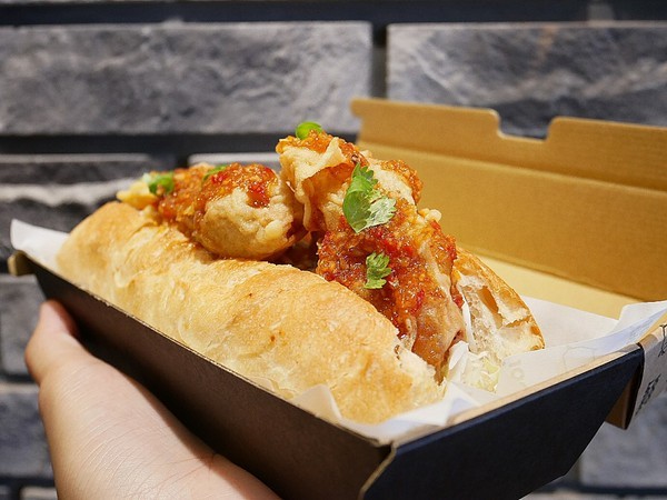 酷皮脆燒肉潛艇堡:酷皮脆燒肉潛艇堡-台中一中新興小吃 特色輕食份量大 原料用心且品質高 各口味都讓人喜歡