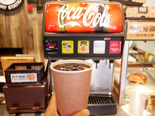 酷皮脆燒肉潛艇堡:酷皮脆燒肉潛艇堡-台中一中新興小吃 特色輕食份量大 原料用心且品質高 各口味都讓人喜歡