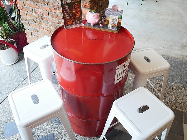 酷皮脆燒肉潛艇堡:酷皮脆燒肉潛艇堡-台中一中新興小吃 特色輕食份量大 原料用心且品質高 各口味都讓人喜歡