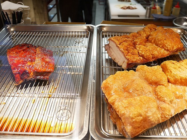 酷皮脆燒肉潛艇堡:酷皮脆燒肉潛艇堡-台中一中新興小吃 特色輕食份量大 原料用心且品質高 各口味都讓人喜歡