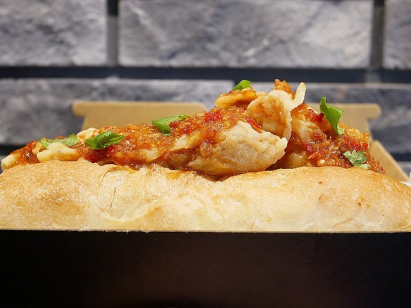 酷皮脆燒肉潛艇堡:酷皮脆燒肉潛艇堡-台中一中新興小吃 特色輕食份量大 原料用心且品質高 各口味都讓人喜歡