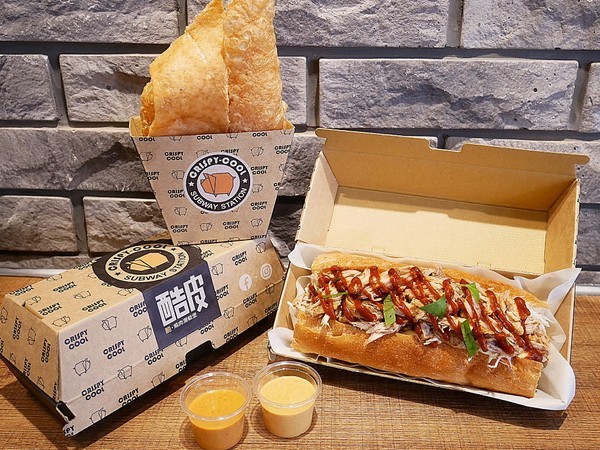 酷皮脆燒肉潛艇堡:酷皮脆燒肉潛艇堡-台中一中新興小吃 特色輕食份量大 原料用心且品質高 各口味都讓人喜歡