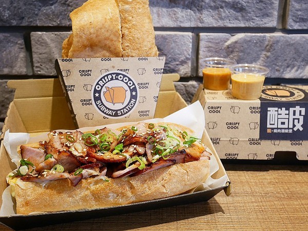 酷皮脆燒肉潛艇堡:酷皮脆燒肉潛艇堡-台中一中新興小吃 特色輕食份量大 原料用心且品質高 各口味都讓人喜歡