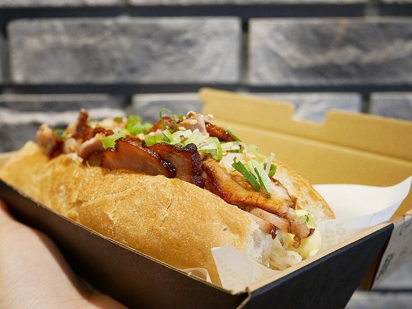 酷皮脆燒肉潛艇堡:酷皮脆燒肉潛艇堡-台中一中新興小吃 特色輕食份量大 原料用心且品質高 各口味都讓人喜歡