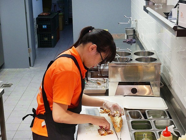 酷皮脆燒肉潛艇堡:酷皮脆燒肉潛艇堡-台中一中新興小吃 特色輕食份量大 原料用心且品質高 各口味都讓人喜歡