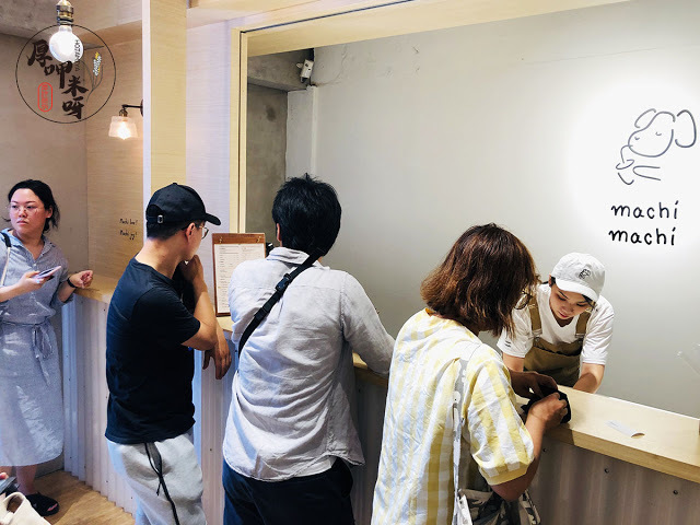 【厚呷米呀│台北東區】 麥吉 (MACHI MACHI) INSTAGRAM打卡熱點-必拍特色品牌牆面/藏身大安路小巷日系文青風飲品/推薦醇香烤布蕾紅茶拿鐵/周杰倫JAY CHOU也多次打卡推薦