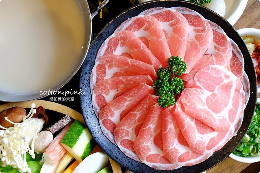 台中沙鹿火鍋推薦-尚石苑，熊熊火焰燃燒鍋vs濃濃牛奶起司鍋～好難選啊！