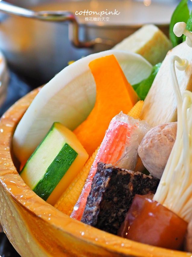 台中沙鹿火鍋推薦-尚石苑，熊熊火焰燃燒鍋vs濃濃牛奶起司鍋～好難選啊！