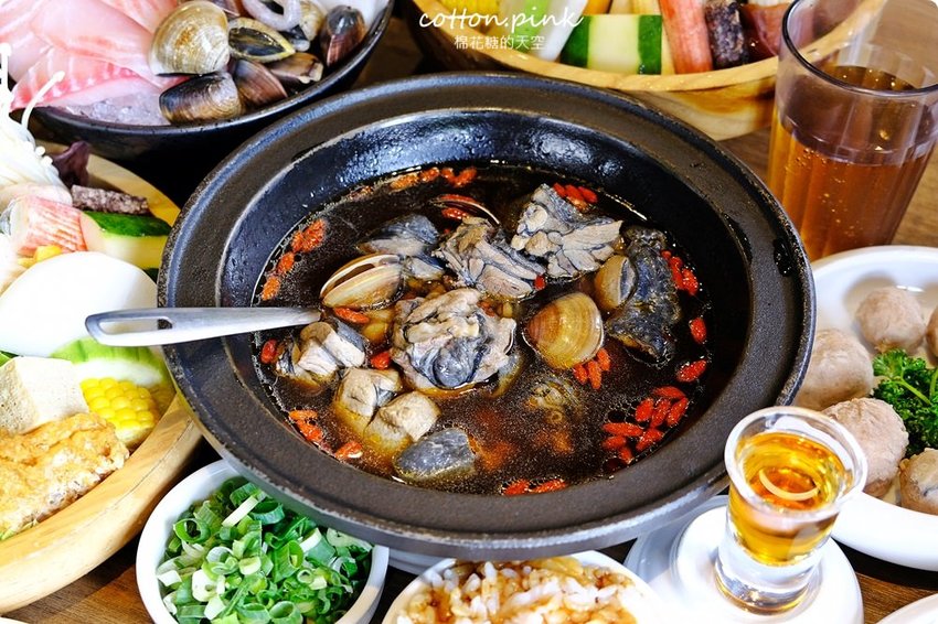 台中沙鹿火鍋推薦-尚石苑，熊熊火焰燃燒鍋vs濃濃牛奶起司鍋～好難選啊！