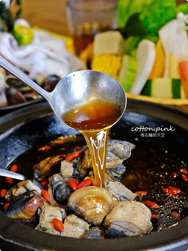 台中沙鹿火鍋推薦-尚石苑，熊熊火焰燃燒鍋vs濃濃牛奶起司鍋～好難選啊！