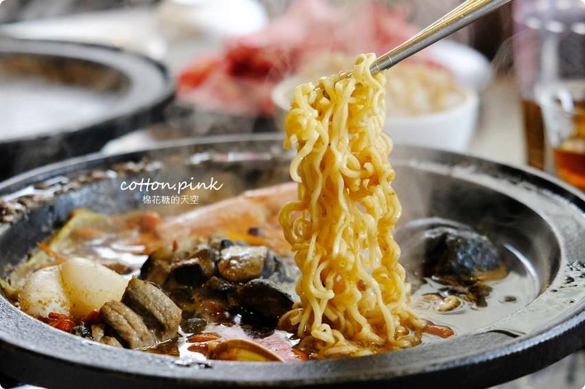 台中沙鹿火鍋推薦-尚石苑，熊熊火焰燃燒鍋vs濃濃牛奶起司鍋～好難選啊！