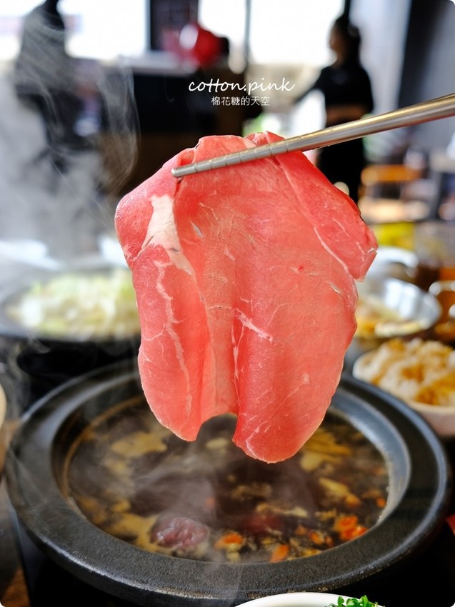 台中沙鹿火鍋推薦-尚石苑，熊熊火焰燃燒鍋vs濃濃牛奶起司鍋～好難選啊！