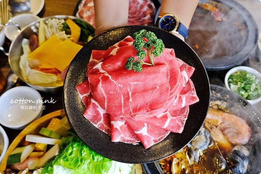 台中沙鹿火鍋推薦-尚石苑，熊熊火焰燃燒鍋vs濃濃牛奶起司鍋～好難選啊！