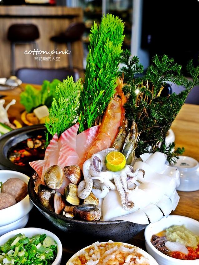 台中沙鹿火鍋推薦-尚石苑，熊熊火焰燃燒鍋vs濃濃牛奶起司鍋～好難選啊！