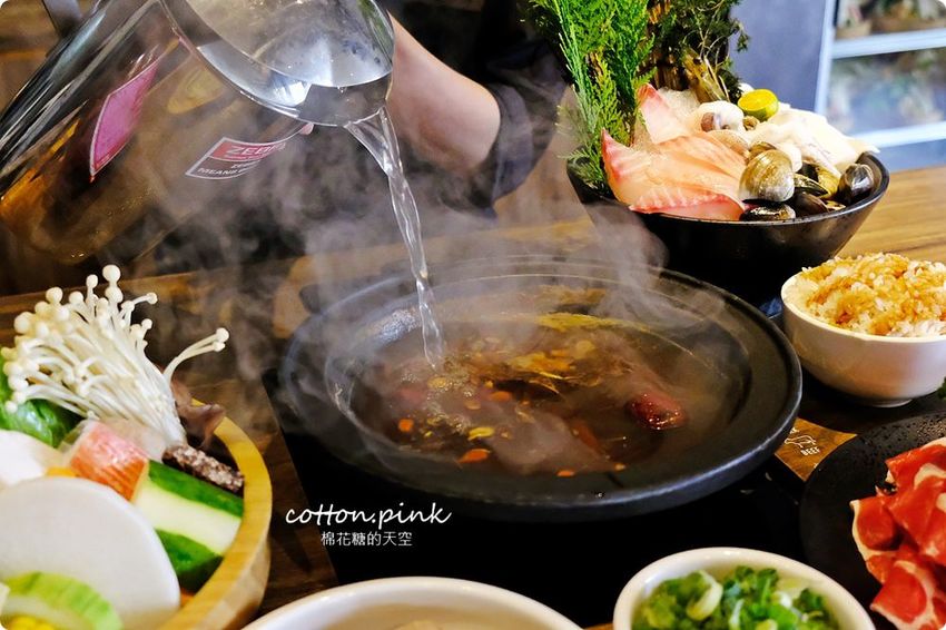 台中沙鹿火鍋推薦-尚石苑，熊熊火焰燃燒鍋vs濃濃牛奶起司鍋～好難選啊！
