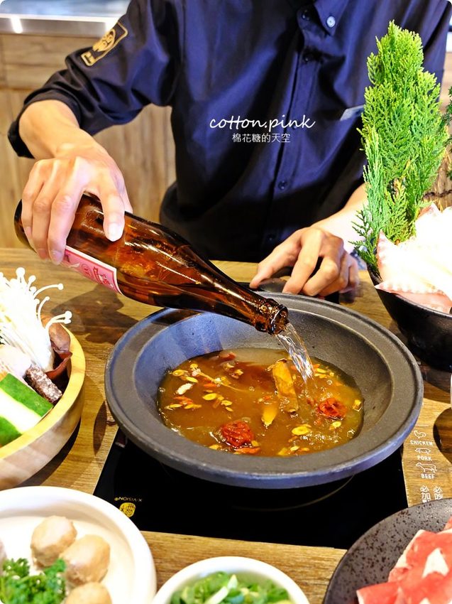 台中沙鹿火鍋推薦-尚石苑，熊熊火焰燃燒鍋vs濃濃牛奶起司鍋～好難選啊！