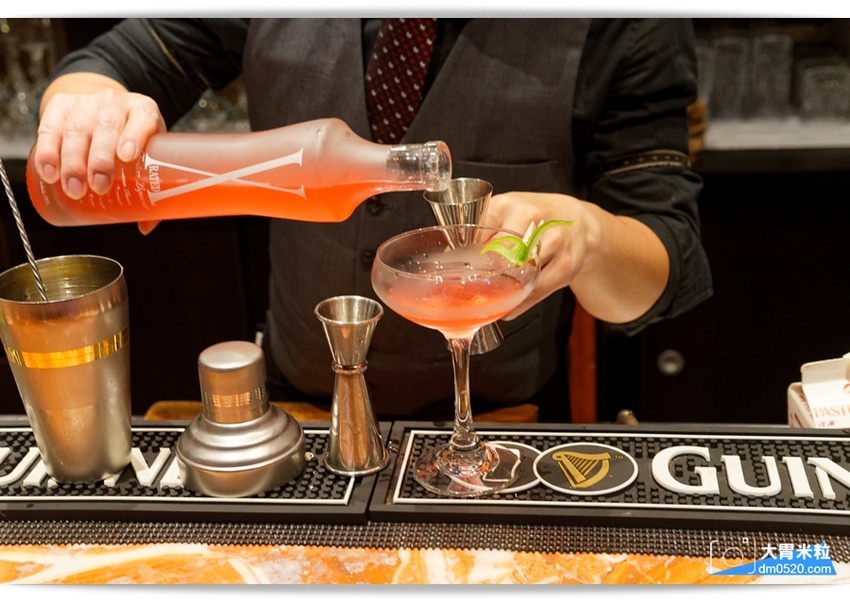 回味70~90年代西洋音樂現場演唱！Rocket Music 音樂火箭餐廳,超強美聲x美食x美酒都在這,台北松江路美食,忠孝新生站美食, - 大胃米粒 DAVID & MILLY