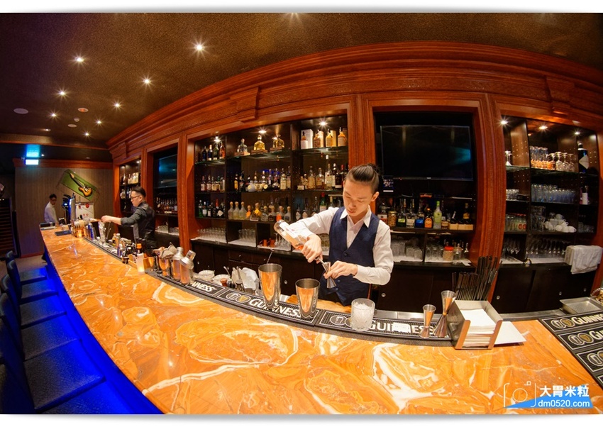 回味70~90年代西洋音樂現場演唱！Rocket Music 音樂火箭餐廳,超強美聲x美食x美酒都在這,台北松江路美食,忠孝新生站美食, - 大胃米粒 DAVID & MILLY