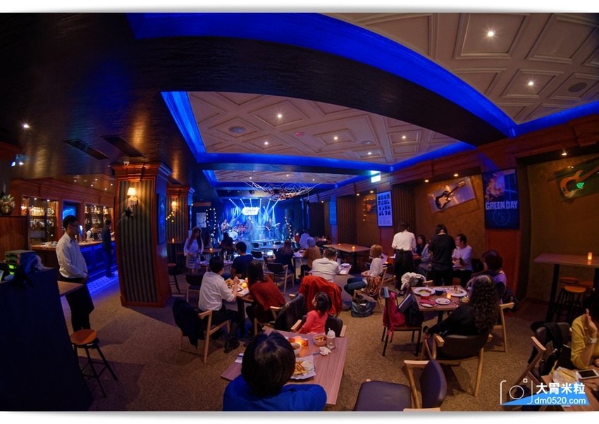 回味70~90年代西洋音樂現場演唱！Rocket Music 音樂火箭餐廳,超強美聲x美食x美酒都在這,台北松江路美食,忠孝新生站美食, - 大胃米粒 DAVID & MILLY