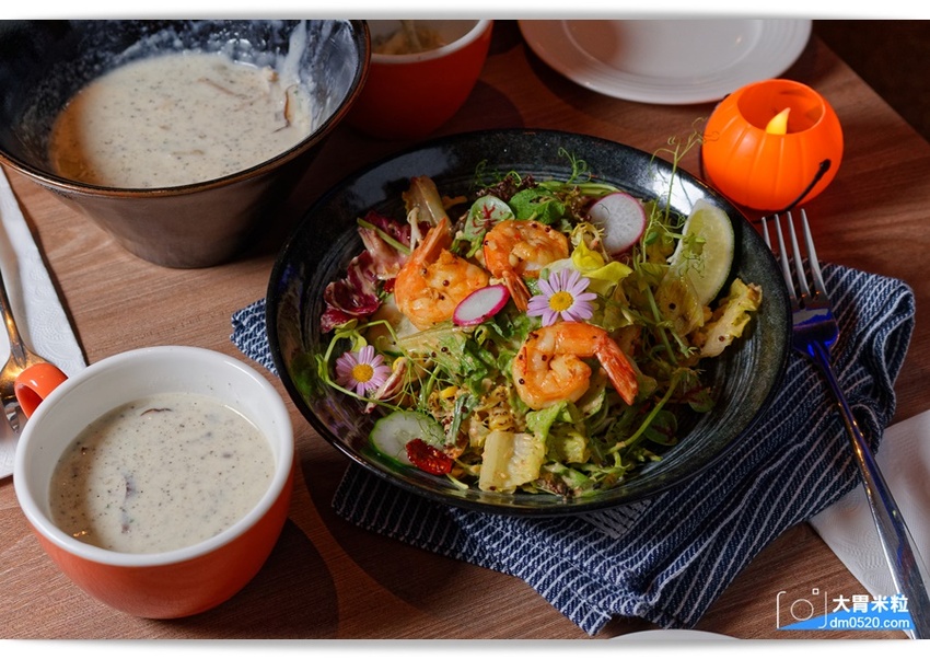 回味70~90年代西洋音樂現場演唱！Rocket Music 音樂火箭餐廳,超強美聲x美食x美酒都在這,台北松江路美食,忠孝新生站美食, - 大胃米粒 DAVID & MILLY