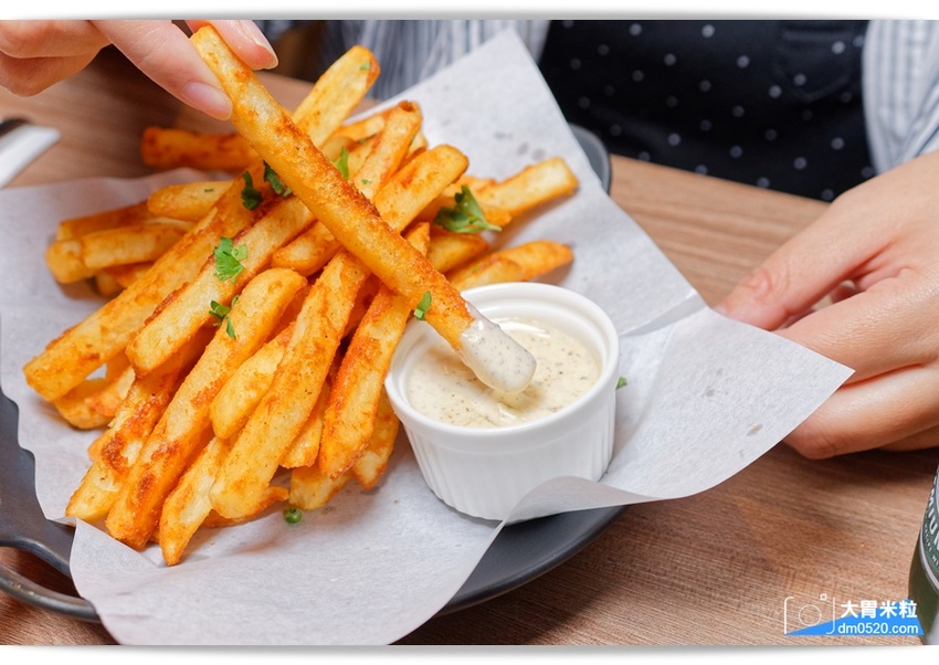 回味70~90年代西洋音樂現場演唱！Rocket Music 音樂火箭餐廳,超強美聲x美食x美酒都在這,台北松江路美食,忠孝新生站美食, - 大胃米粒 DAVID & MILLY