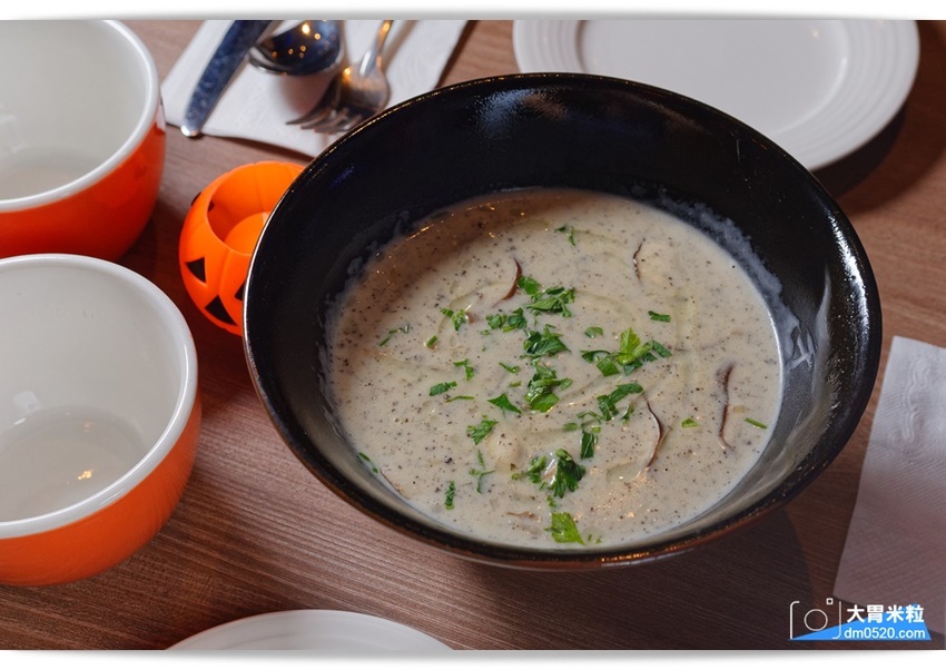 回味70~90年代西洋音樂現場演唱！Rocket Music 音樂火箭餐廳,超強美聲x美食x美酒都在這,台北松江路美食,忠孝新生站美食, - 大胃米粒 DAVID & MILLY